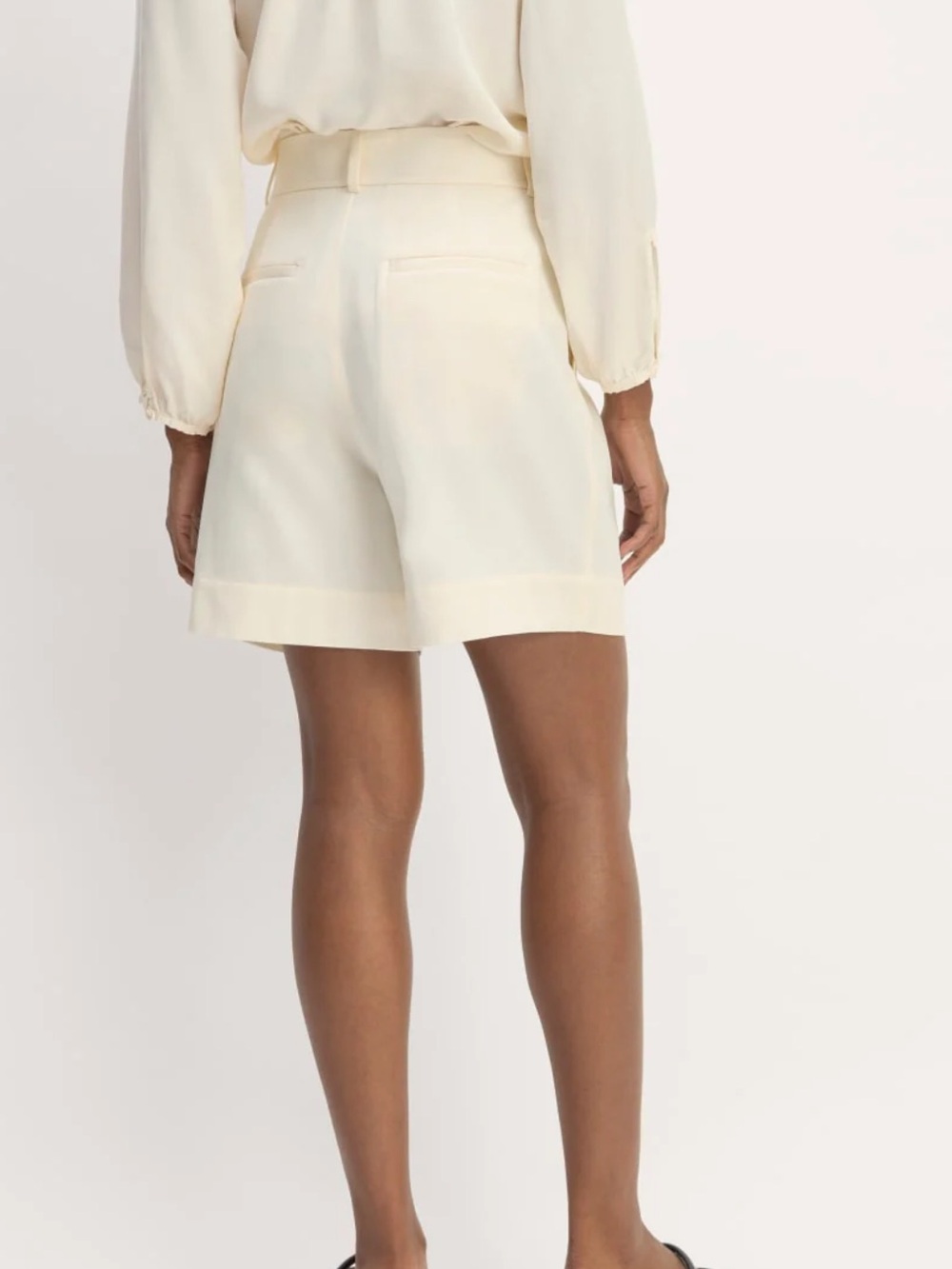 Everlane Draper Short in Buttersmooth - Picture 5 of 9